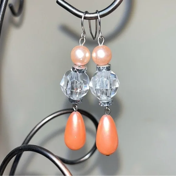 Two Pairs of Vintage Beaded Earrings - Picture 7 of 7